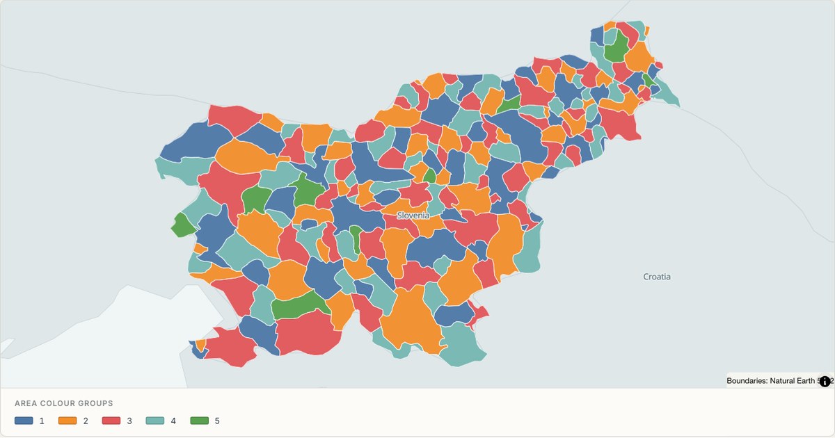 Slovenia administrative map — Categorical regions built from TopoJSON